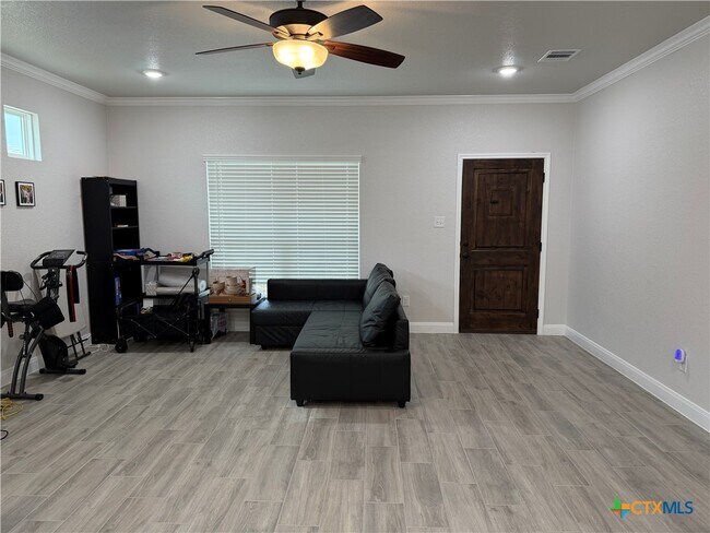Building Photo - 1619 Sideoats Ln