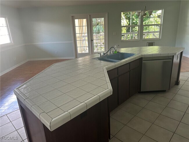 Building Photo - 950 Moody Rd