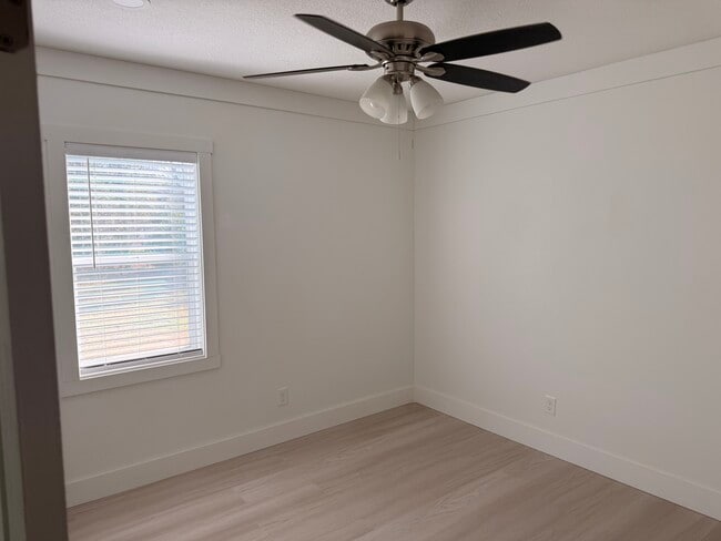 Building Photo - 1155 6th St SW