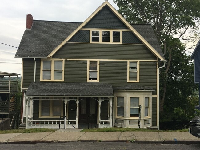 Building Photo - 408 University Ave