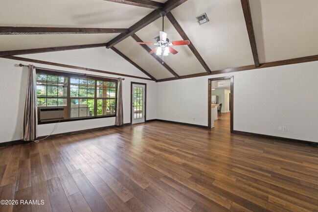 Building Photo - 140 Orangewood Dr