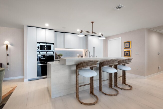 Building Photo - 900 N Ocean Blvd