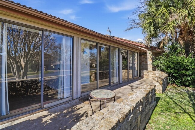 Building Photo - 100 Bay Point Dr