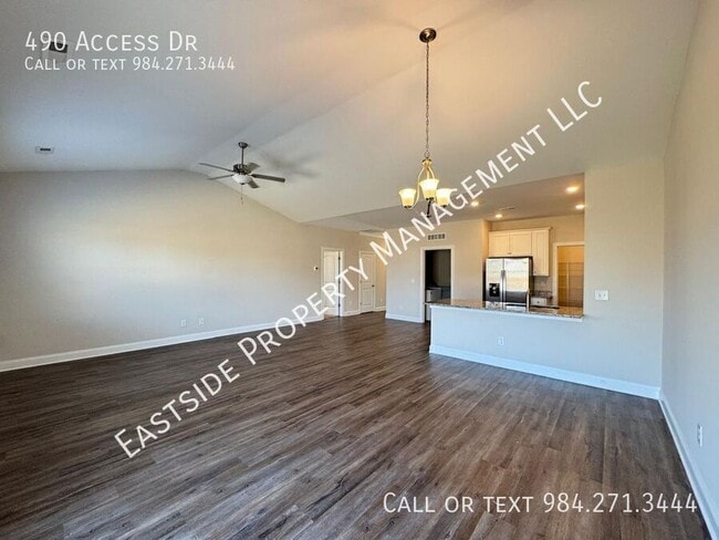 Building Photo - 490 Access Dr