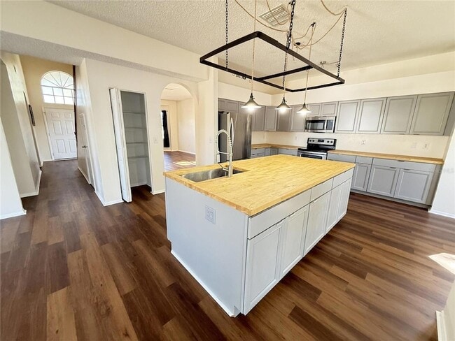 Building Photo - 12653 Longcrest Dr