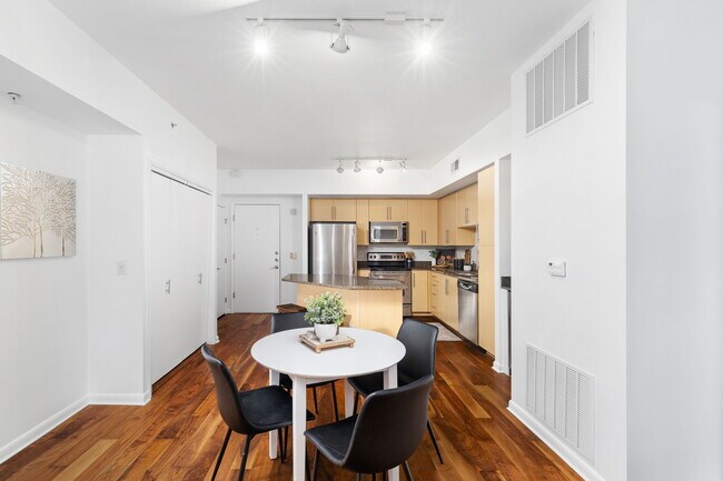 Building Photo - 54 Rainey St