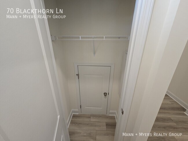 Building Photo - 70 Blackthorn Ln