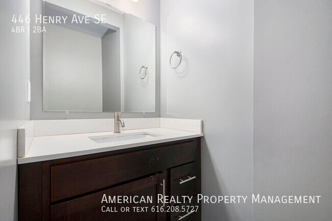 Building Photo - 446 Henry Ave SE