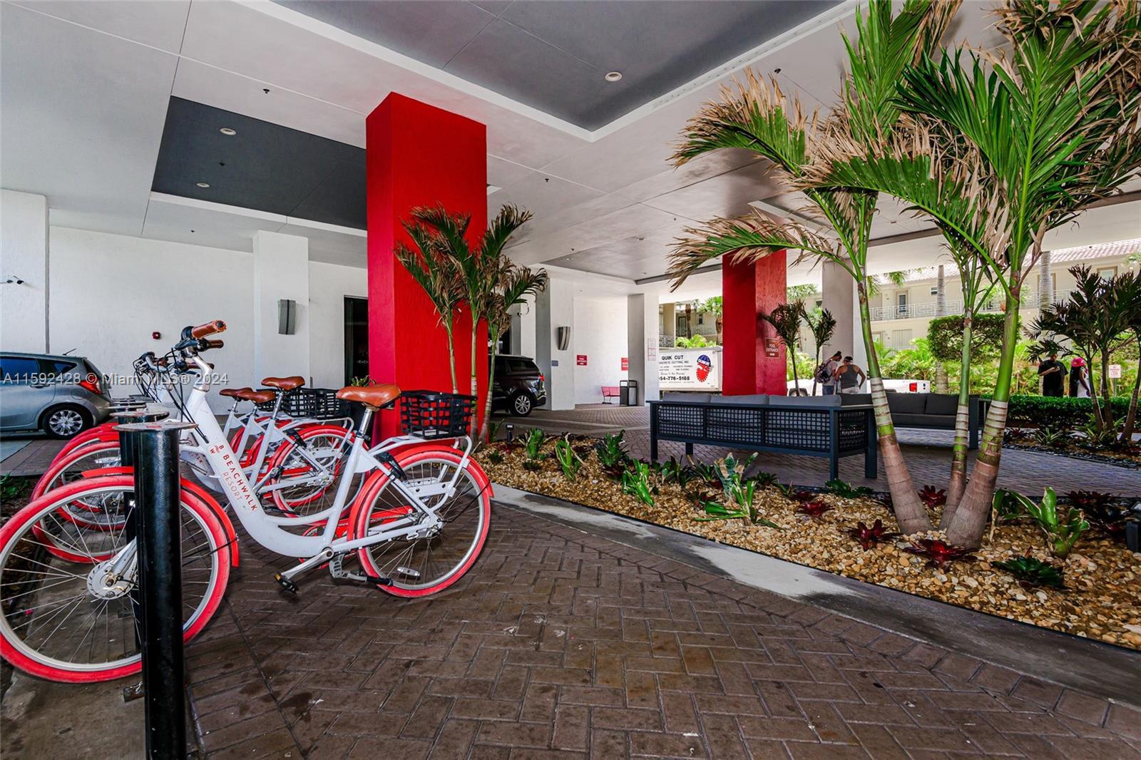 Building Photo - 2600 E Hallandale Beach Blvd