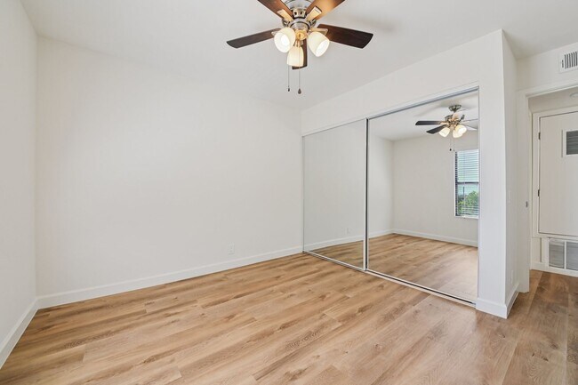 Building Photo - 3BD/2BA Apartment with Laundry In-Unit, Appliances, Tandem Parking & More | 1MO. Free OAC