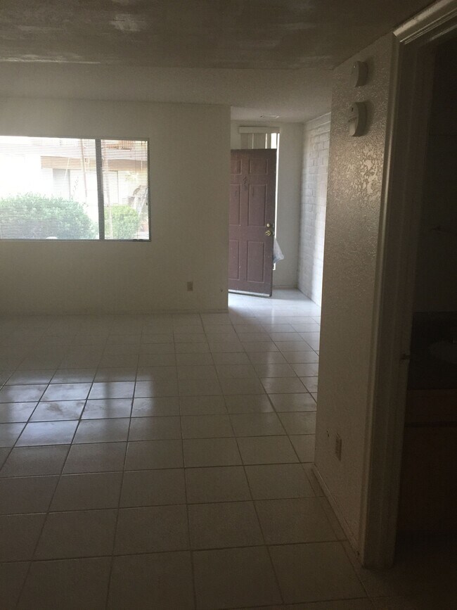 Building Photo - 793 W Mesa Verde Dr