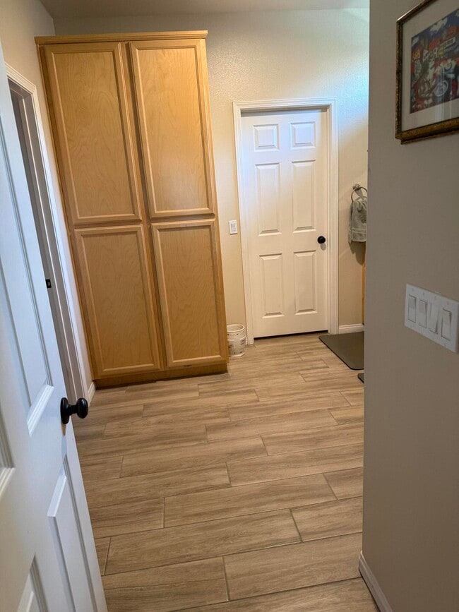 Building Photo - 60661 Juniper Ln