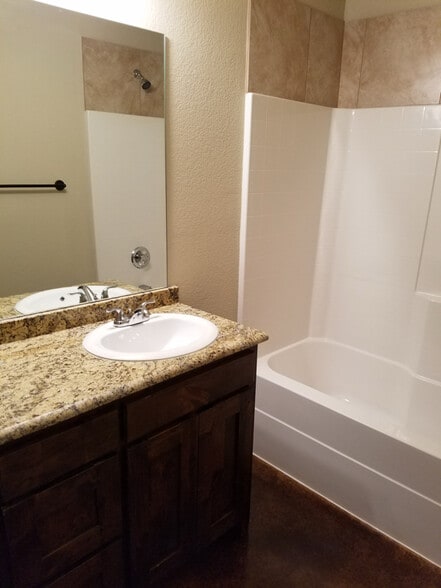 Building Photo - 127 Crossfire Ct