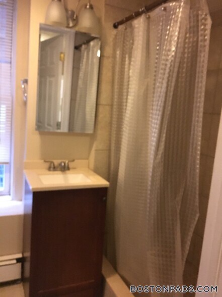 Building Photo - 28 Fleet St