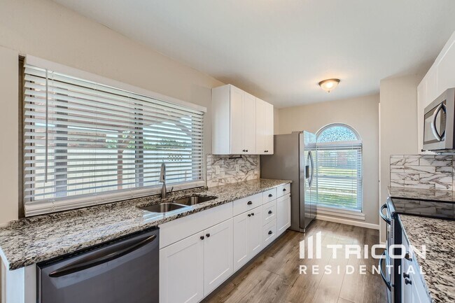 Building Photo - 8813 Willowbrook Dr