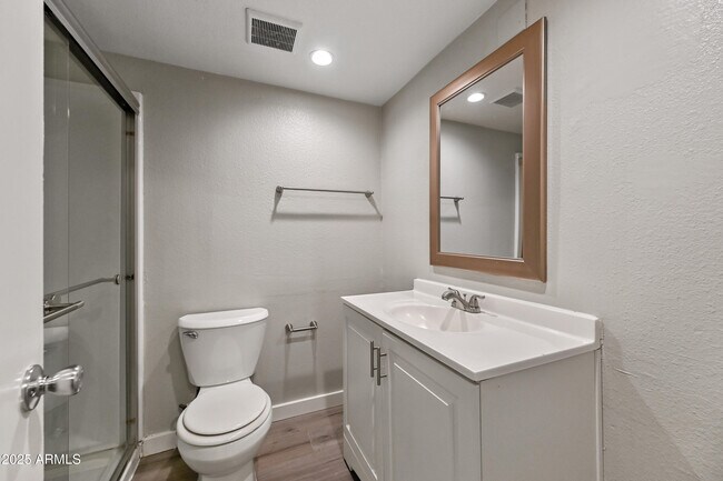 Building Photo - 3025 N 32nd St
