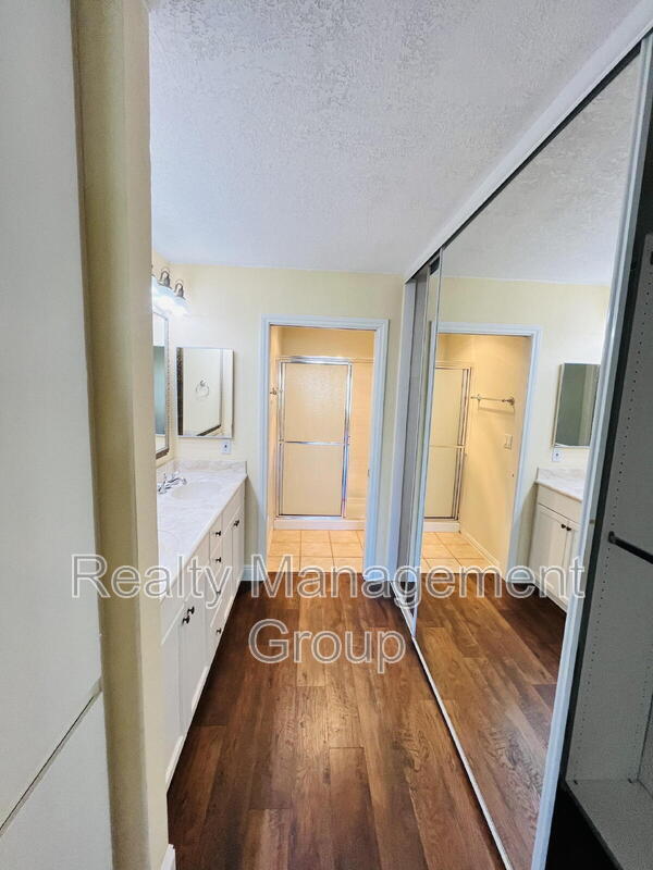 Building Photo - 7360 Park Ridge Blvd