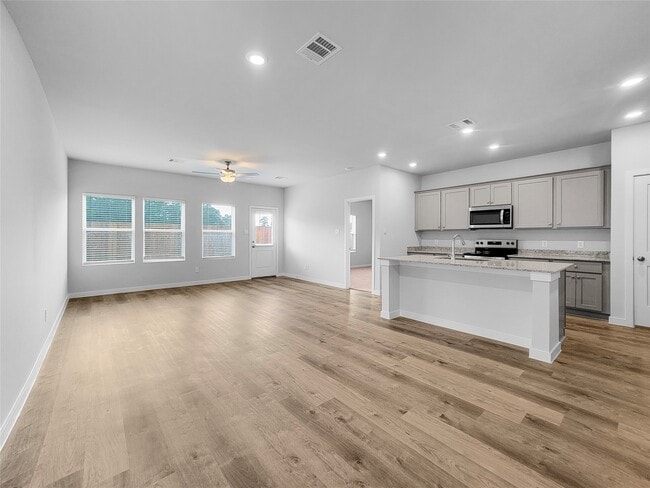 Building Photo - 10750 Red Flagstone Dr