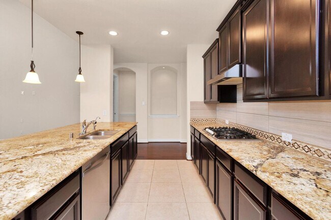 Building Photo - Luxurious House in Sugar Land