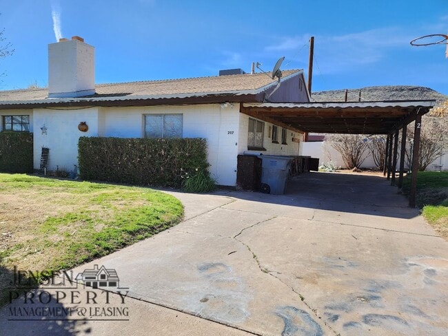 Building Photo - D2059