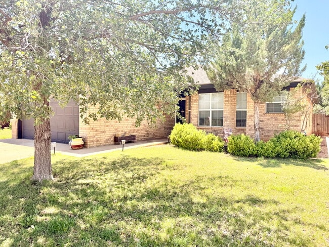 Building Photo - Charming 3 Bed, 2 Bath Brick Home on Corner Lot – Fireplace, 2-Car Garage & Conveniently located!