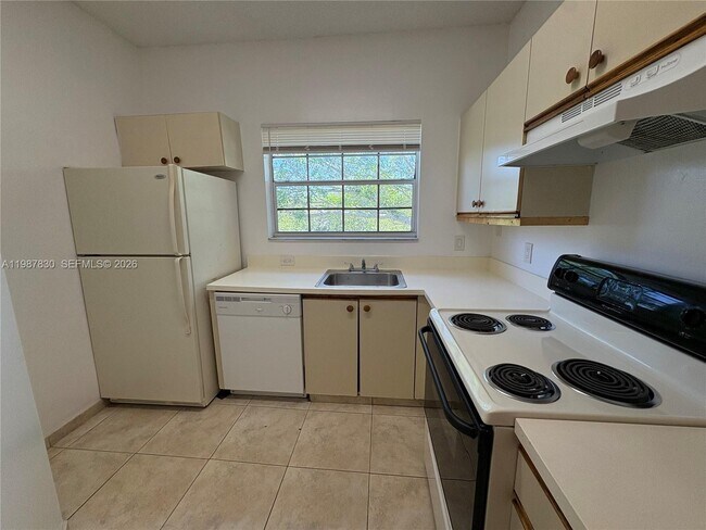 Building Photo - 601 Cypress Lake Blvd