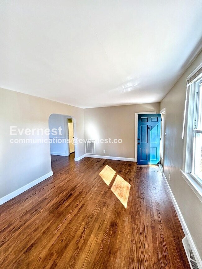 Building Photo - 8282 Wonderland Ln