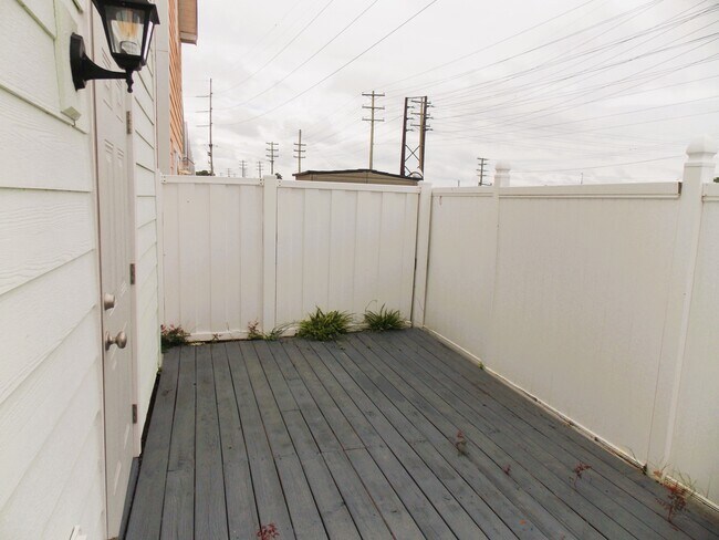 Building Photo - 221 Addison Cottage Way