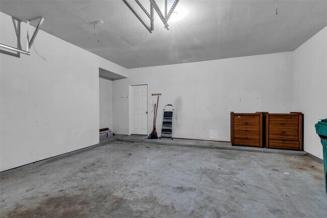 Building Photo - 16343 Mellow Oaks Ln