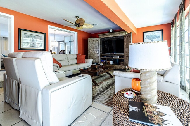 Building Photo - 1300 SE 7th Ct