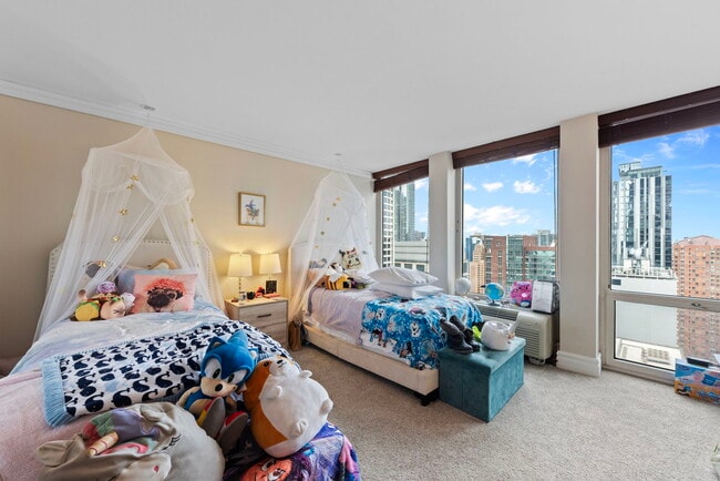 Building Photo - 111 E Chestnut St