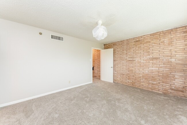 Building Photo - 3809 N Braeswood Blvd