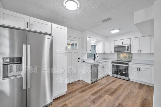 Building Photo - 304 W Idlewild Ave