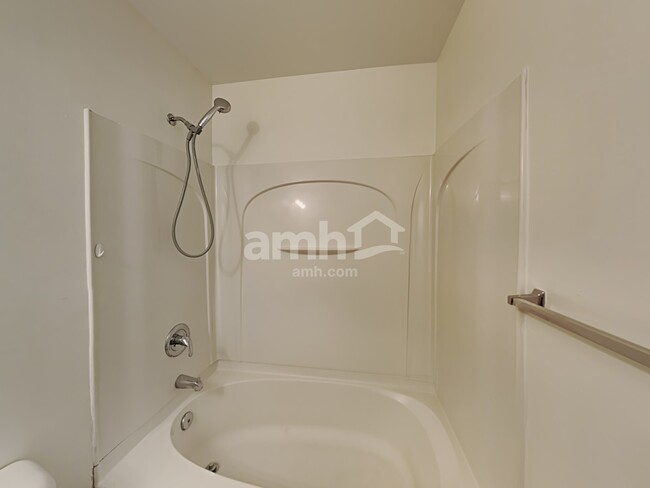 Building Photo - 5124 Kiev Dr