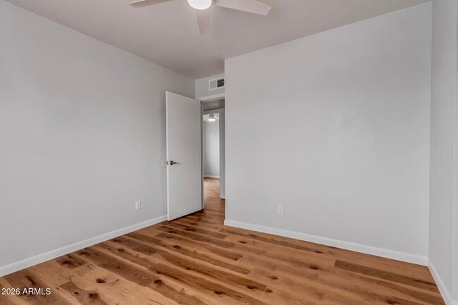 Building Photo - 10705 E Mercer Ln