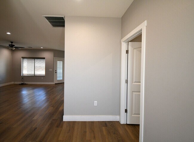 Building Photo - 21144 LEAVITT Ln