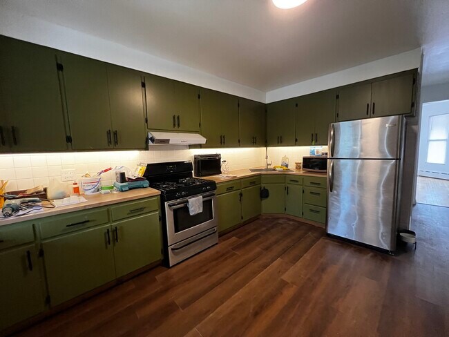 Building Photo - 3610 W Diversey Ave