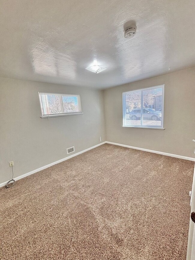 Building Photo - Remodeled Two Bedroom in University District-Next to DU!! 50% Off Firsts Month Rent!!