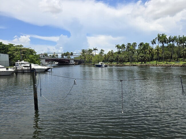 Building Photo - 1700 NW North River Dr