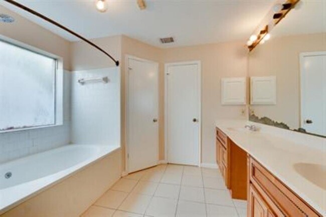 Building Photo - 15114 Mira Vista Dr