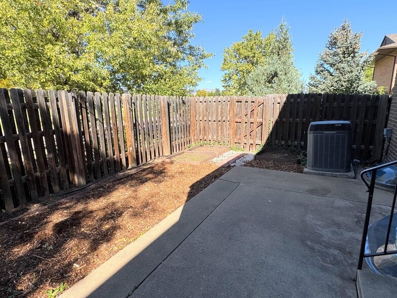 Building Photo - 1538 Chambers Dr