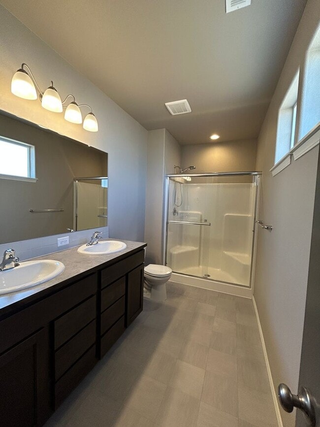 Building Photo - Newer 3 Bedroom / 2 Bathroom Home In NW Re...