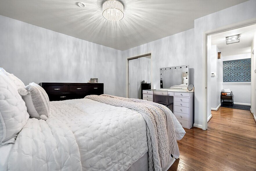 Building Photo - 2432 Hawkins Ave