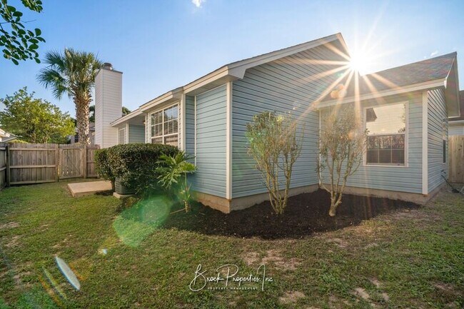 Building Photo - 3510 Silvertree Ln