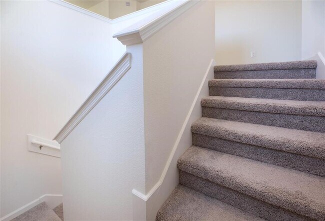 Building Photo - 88 Waverly Ln