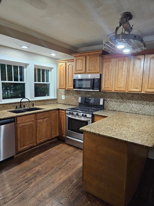 Building Photo - 619 S Kentwood Ave