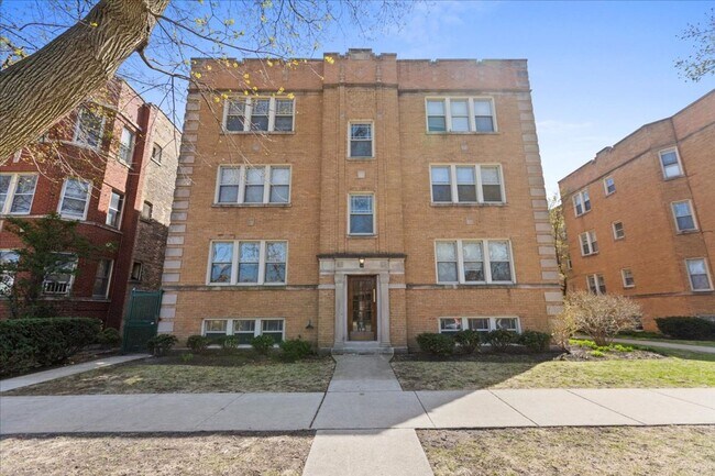Building Photo - Large One Bedroom in Andersonville