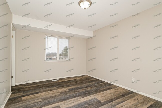 Building Photo - 12000 Kingshead Dr