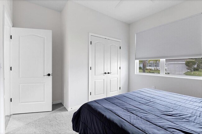 Building Photo - 5733 Silver Palm Blvd