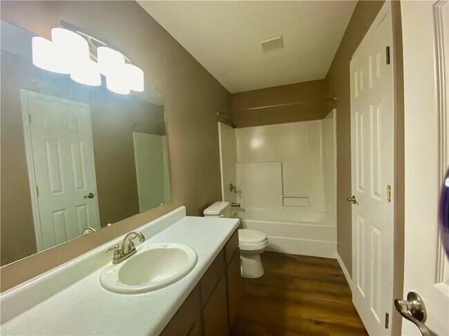 Bathroom with tub/shower - 507 Boulder Dr